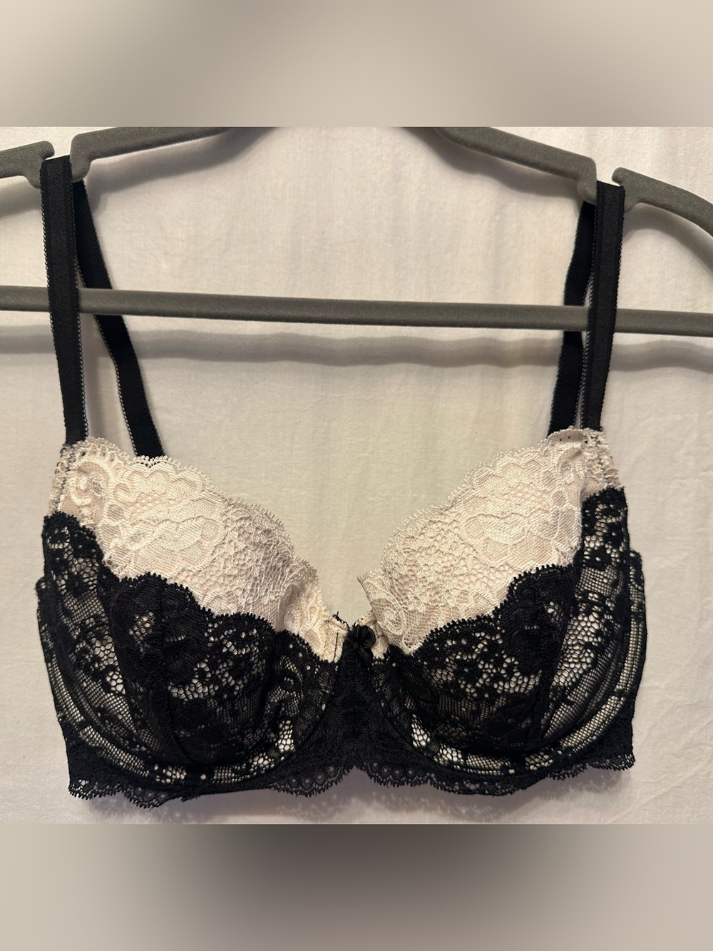 Victoria’s Secret Dream Angels Lined Demi Bra 32DD Black Ivory Lace